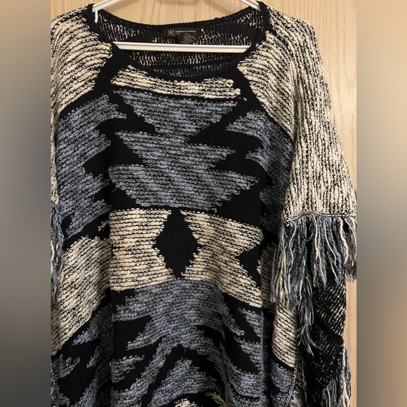 🎉🎉HOST PICK🎉🎉INC Poncho Sweater Womens PM/PL Blue Aztec Pattern Fringe NWOT - Picture 3 of 8